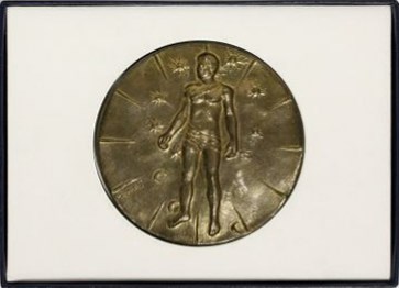 Rzeźba do salonu artysty Igor Mitoraj pod tytułem Medal