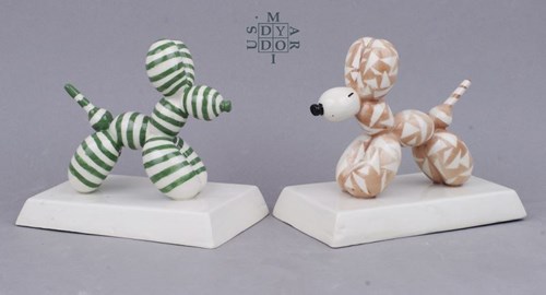 Rzeźba do salonu artysty Mariusz Dydo pod tytułem Mini air dogs, modele Picasso i Triangle