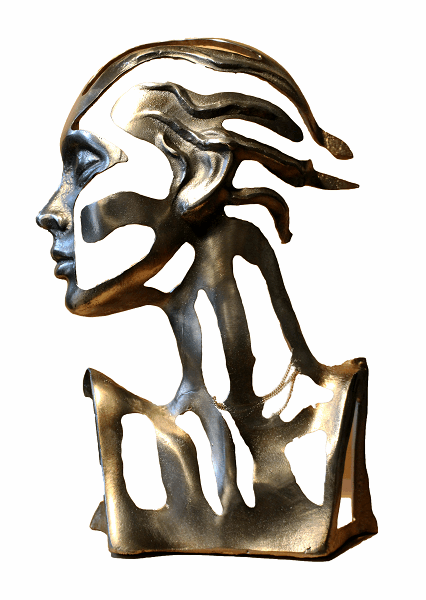 Living room sculpture by Krzysztof Śliwka titled The head of a woman
