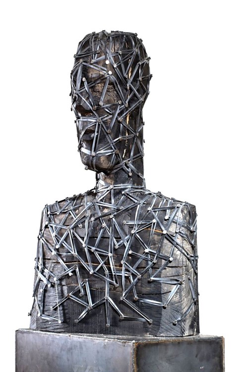 Rzeźba do salonu artysty Ignacy Nowodworski pod tytułem Skrzydlaty powiernik