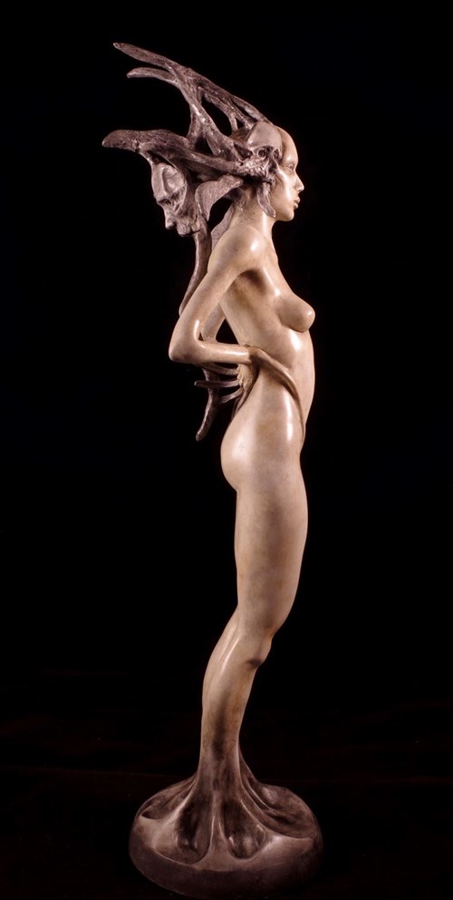 Rzeźba do salonu artysty Adrian Cogiel pod tytułem Liar