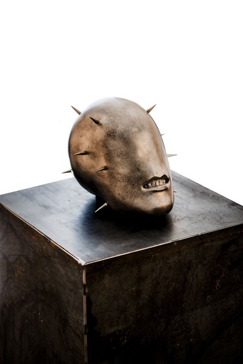 Rzeźba do salonu artysty Tomasz Górnicki pod tytułem Sting Love