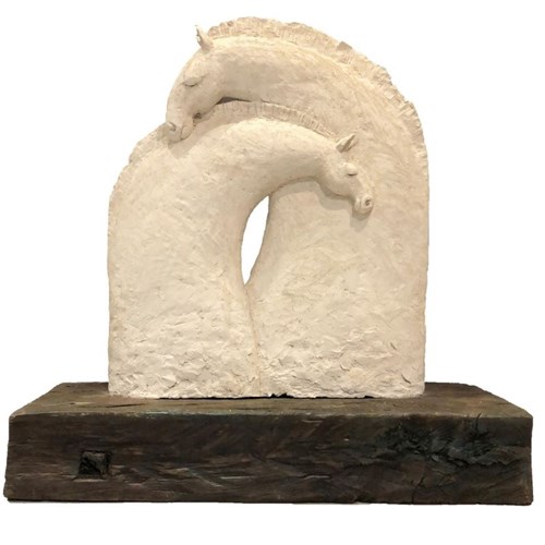 Rzeźba do salonu artysty Adam Kołakowski pod tytułem Przytulone konie