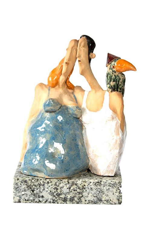 Rzeźba do salonu artysty Jarosław Luteracki pod tytułem Z ptakiem na ramieniu