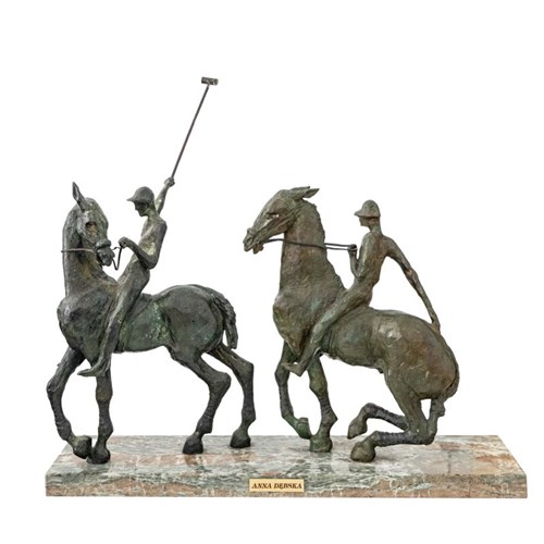 Rzeźba do salonu artysty Anna Dębska pod tytułem Dwaj gracze w polo na koniach