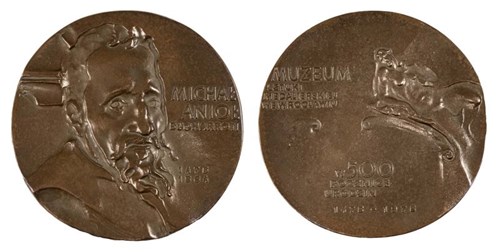 Living room sculpture by Ewa Olszewska-Borys titled Medal commemorating Michelangelo's 500th birthday