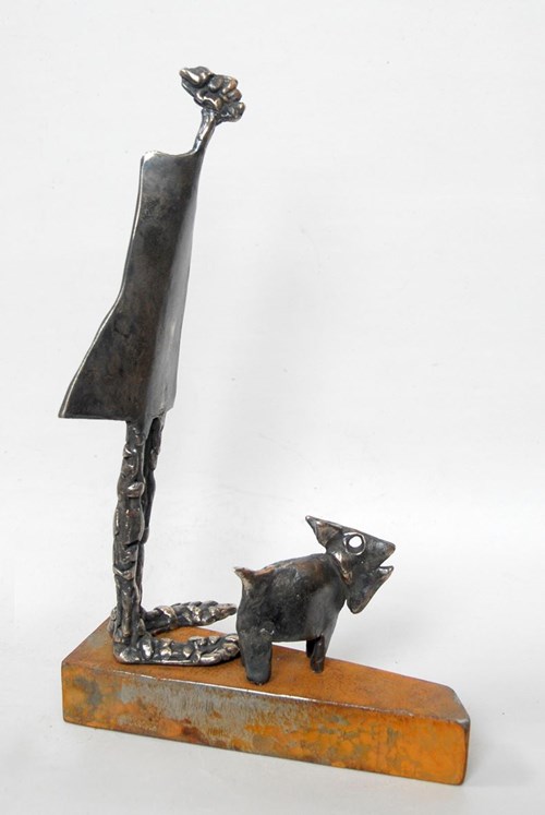 Living room sculpture by Paweł Rubaszewski titled Friends on a walk