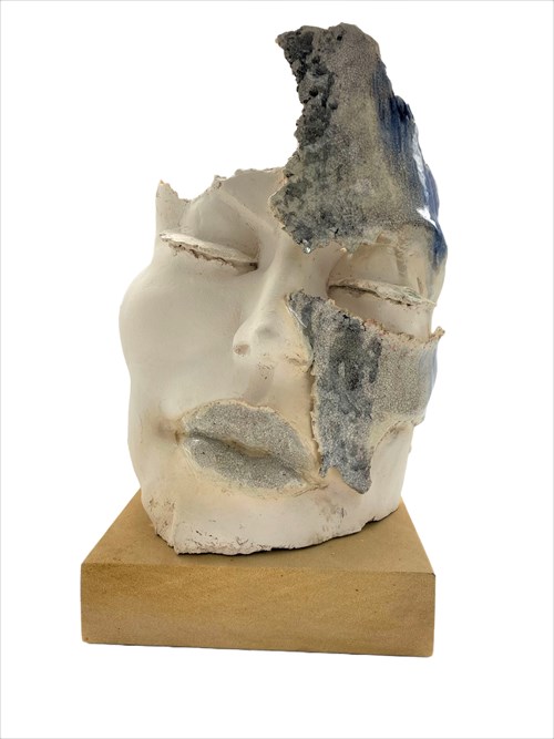 Rzeźba do salonu artysty Jacek Opała pod tytułem Głowa dziewczyny
