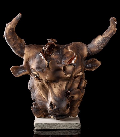 Rzeźba do salonu artysty Jacek Opała pod tytułem Głowa Byka