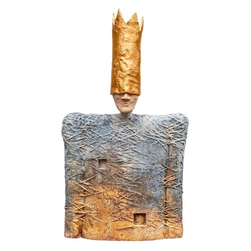Living room sculpture by Arek Szwed titled King with a golden crown (blue and gold)