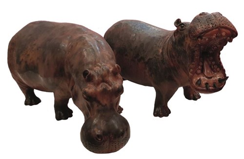 Living room sculpture by Ryszard Wichtowski titled hippos
