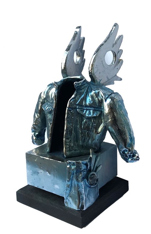 Rzeźba do salonu artysty Tomasz Kawiak pod tytułem Angel Jacket