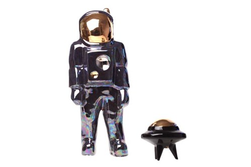 Rzeźba do salonu artysty Jakub Niewdana pod tytułem Astronauta i U.F.O