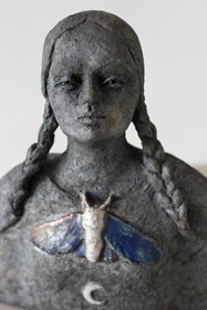 Rzeźba do salonu artysty Magdalena Karłowicz pod tytułem Custos Noctis