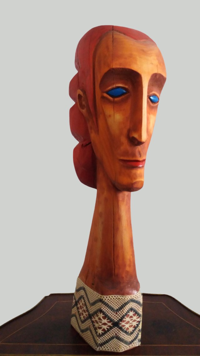Rzeźba do salonu artysty Leszek Kuchniak pod tytułem Głowa czerwona