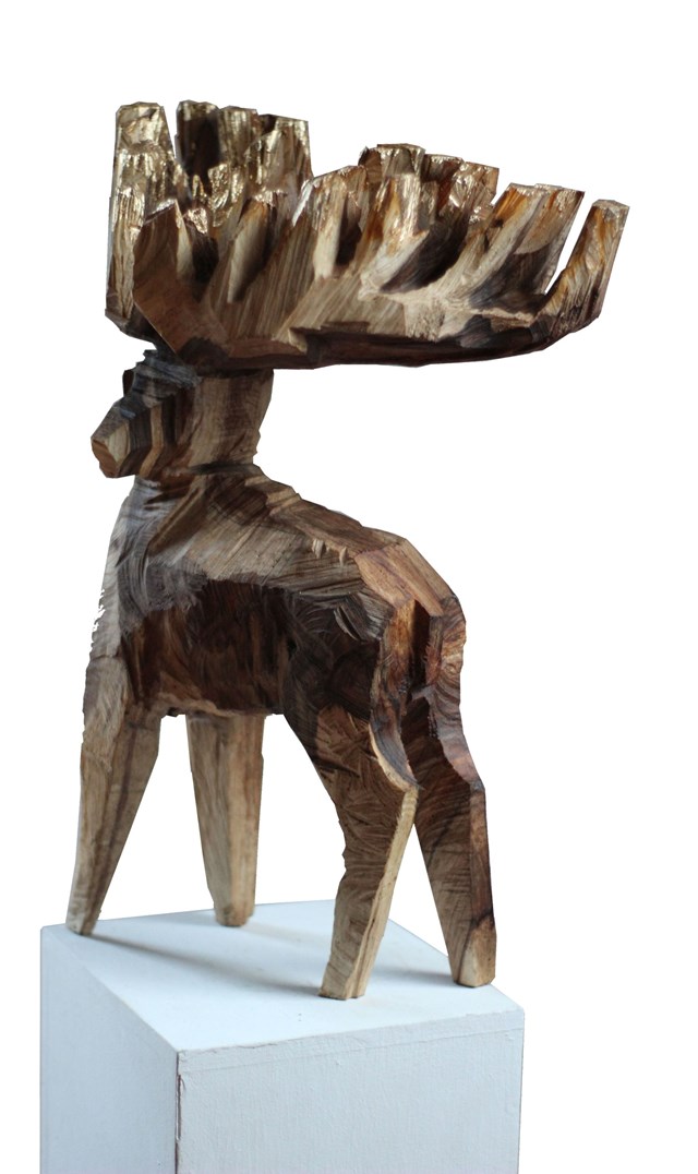 Rzeźba do salonu artysty Zbigniew Bury pod tytułem Jeleń z ul. Leśnej (Roczyny)