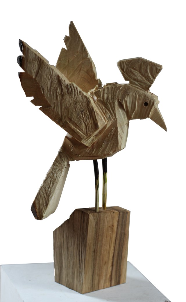 Rzeźba do salonu artysty Zbigniew Bury pod tytułem Z cyklu Ptaszki Beskidzkie: Dudek przy stawie