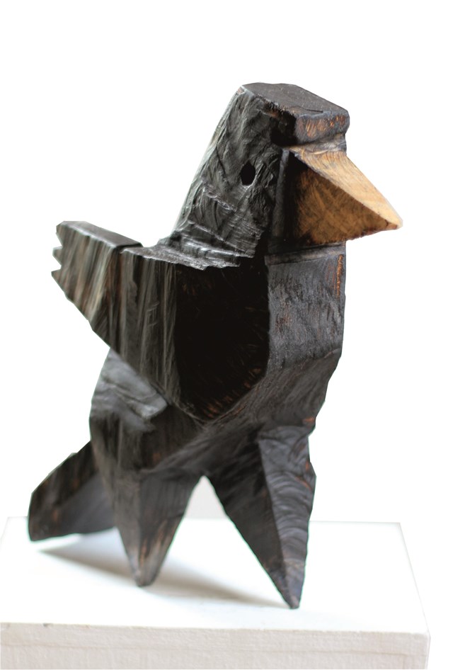 Rzeźba do salonu artysty Zbigniew Bury pod tytułem Z cyklu Ptaszki beskidzkie: Kruk 3