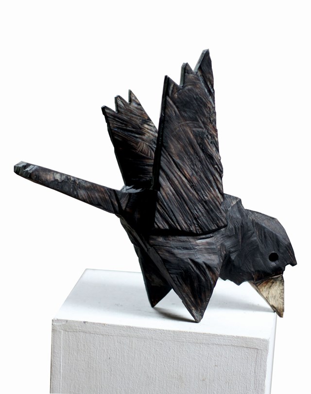 Rzeźba do salonu artysty Zbigniew Bury pod tytułem Z cyklu Ptaszki beskidzkie: Kruk 5
