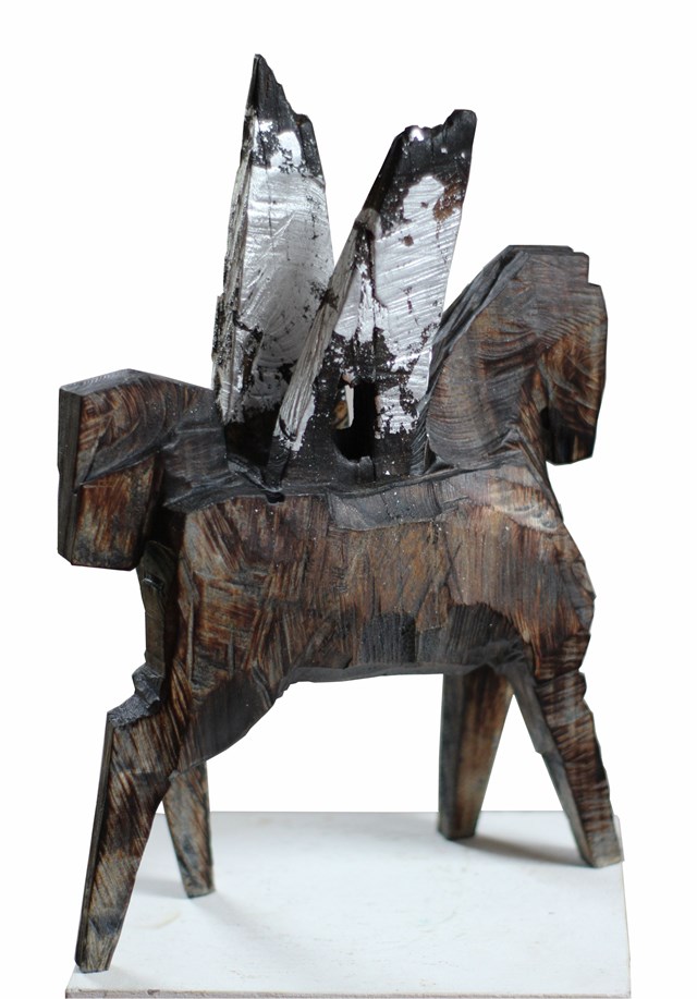 Rzeźba do salonu artysty Zbigniew Bury pod tytułem Z CYKLU KONIKI BESKIDZKIE BUREGO: WIERZBOWY KONIK