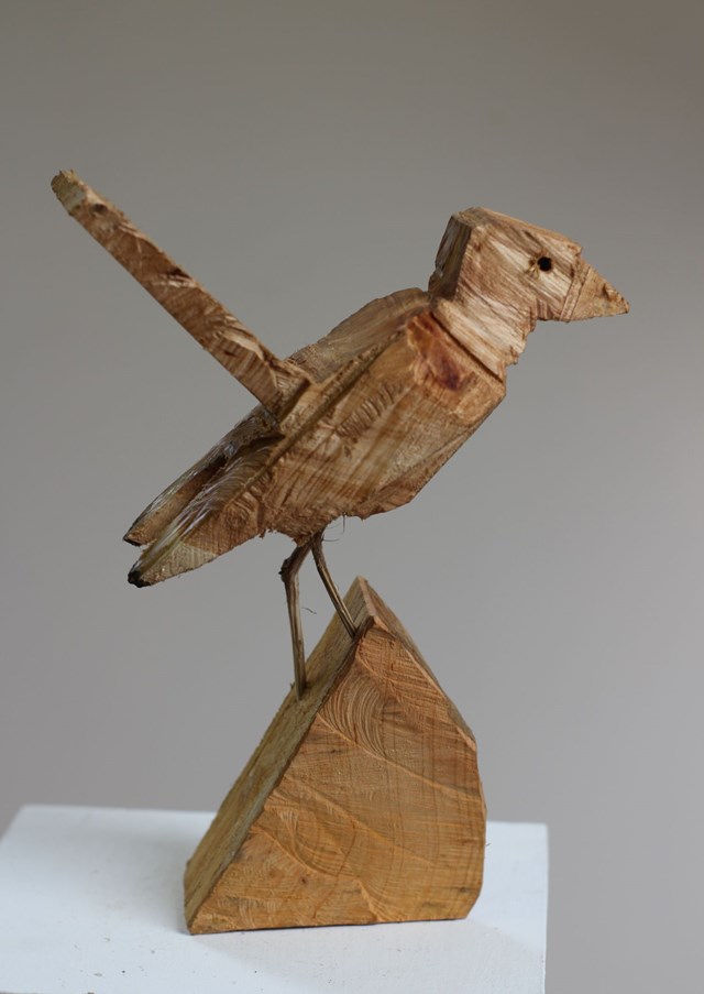 Rzeźba do salonu artysty Zbigniew Bury pod tytułem Ptaszek nad stawem