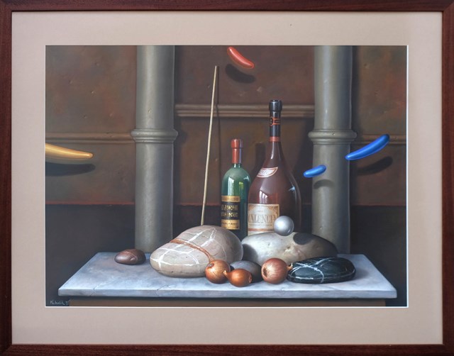 Obraz do salonu artysty Marian Michalik pod tytułem Martwa natura z butelkami na tle rur