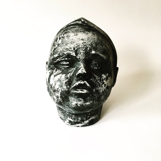 Rzeźba do salonu artysty Sylwia Ozimek pod tytułem Pierworodny