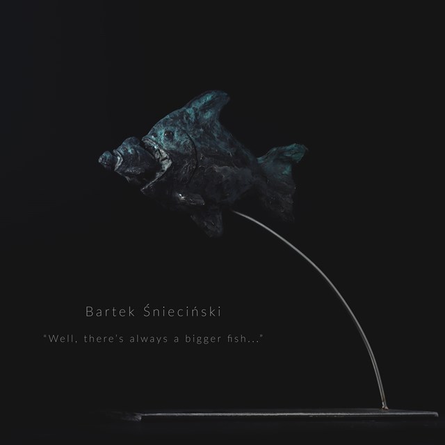 Rzeźba do salonu artysty Bartłomiej Śnieciński pod tytułem Well, there's always a bigger fish...