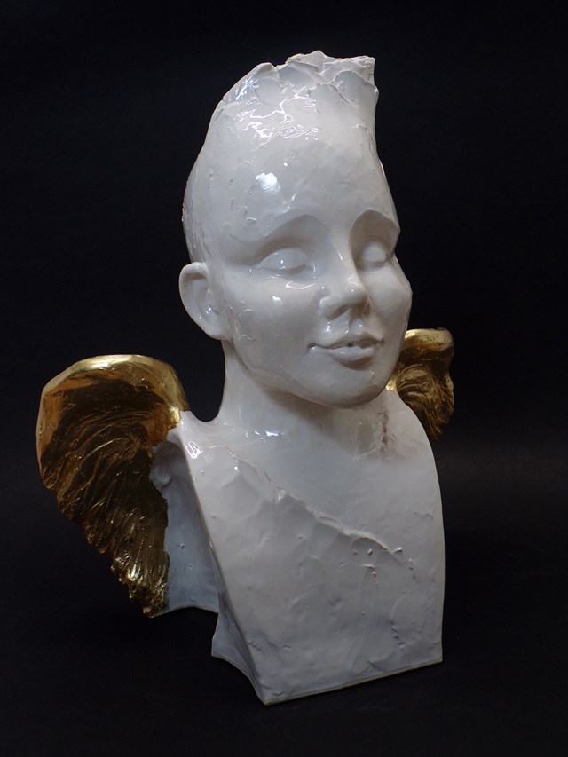 Rzeźba do salonu artysty Anna Hałat pod tytułem Anioł - kolekcja ,,White "