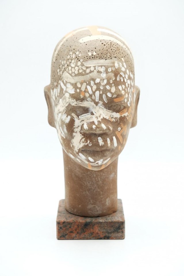 Rzeźba do salonu artysty Aleksandra Went pod tytułem Głowa afrykańska