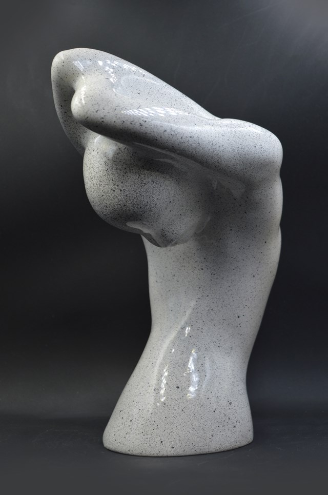 Rzeźba do salonu artysty Roland Kościółek pod tytułem Lady Silent