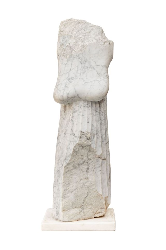 Living room sculpture by Krzysztof Pawłowski titled Aleknagik