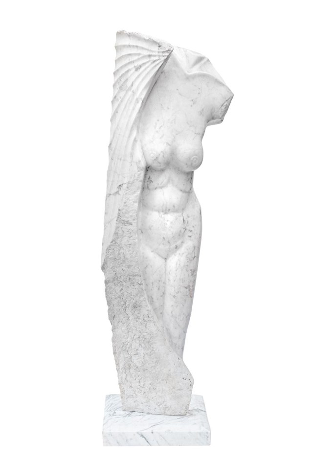 Living room sculpture by Krzysztof Pawłowski titled Milu V
