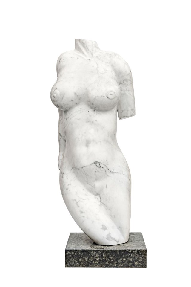 Living room sculpture by Krzysztof Pawłowski titled Milu VI