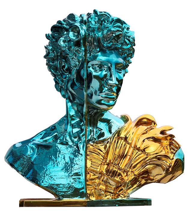 Living room sculpture by Krzysztof Płonka titled PERSEUS TURQUOISE GOLD
