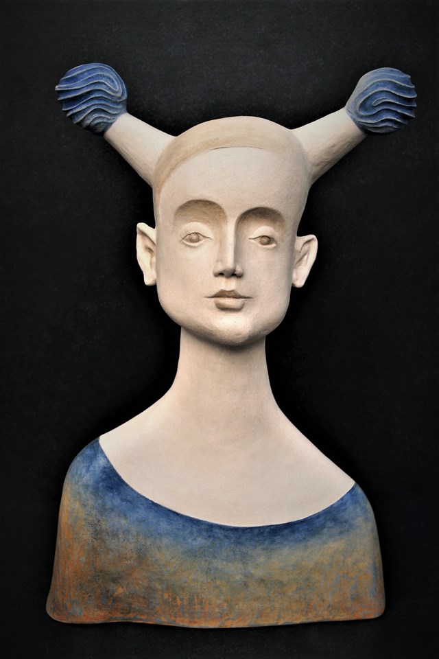 Living room sculpture by Zbigniew Szczepańczyk titled Girl with buns