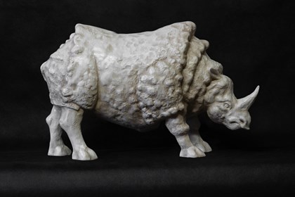 Rzeźba do salonu artysty Zbigniew Szczepańczyk pod tytułem Nosorożec