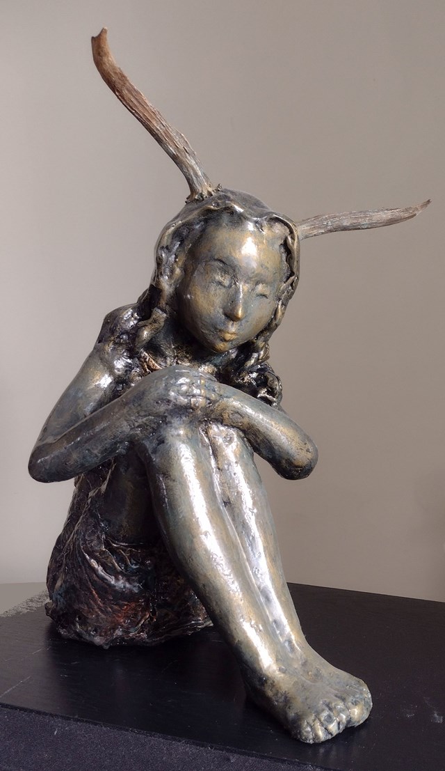 Rzeźba do salonu artysty Agnieszka Mitura-Bagińska pod tytułem "Dzika dziewczynka"