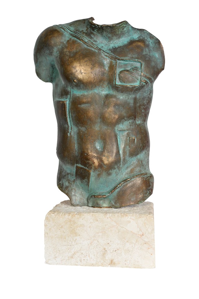 Rzeźba do salonu artysty Igor Mitoraj pod tytułem Perseusz
