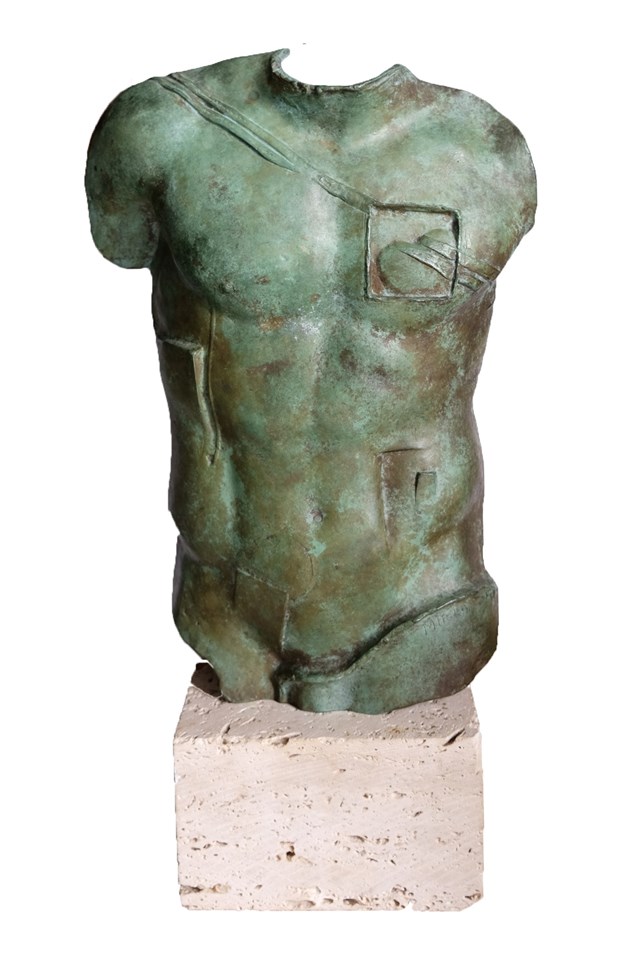 Rzeźba do salonu artysty Igor Mitoraj pod tytułem Perseusz