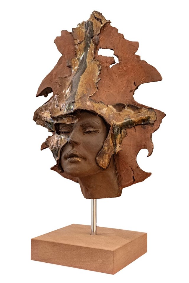 Rzeźba do salonu artysty Jacek Opała pod tytułem Królowa sepii