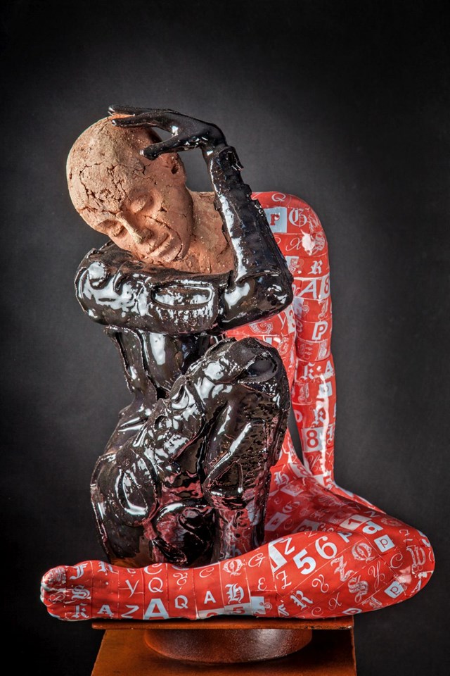 Rzeźba do salonu artysty Marek Zyga pod tytułem Nie jesteś sama